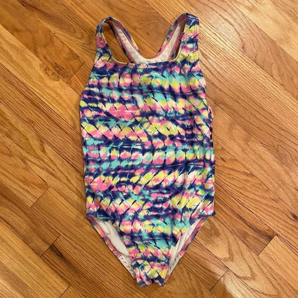Girls EUC colorful Speedo one piece swimsuit, size medium